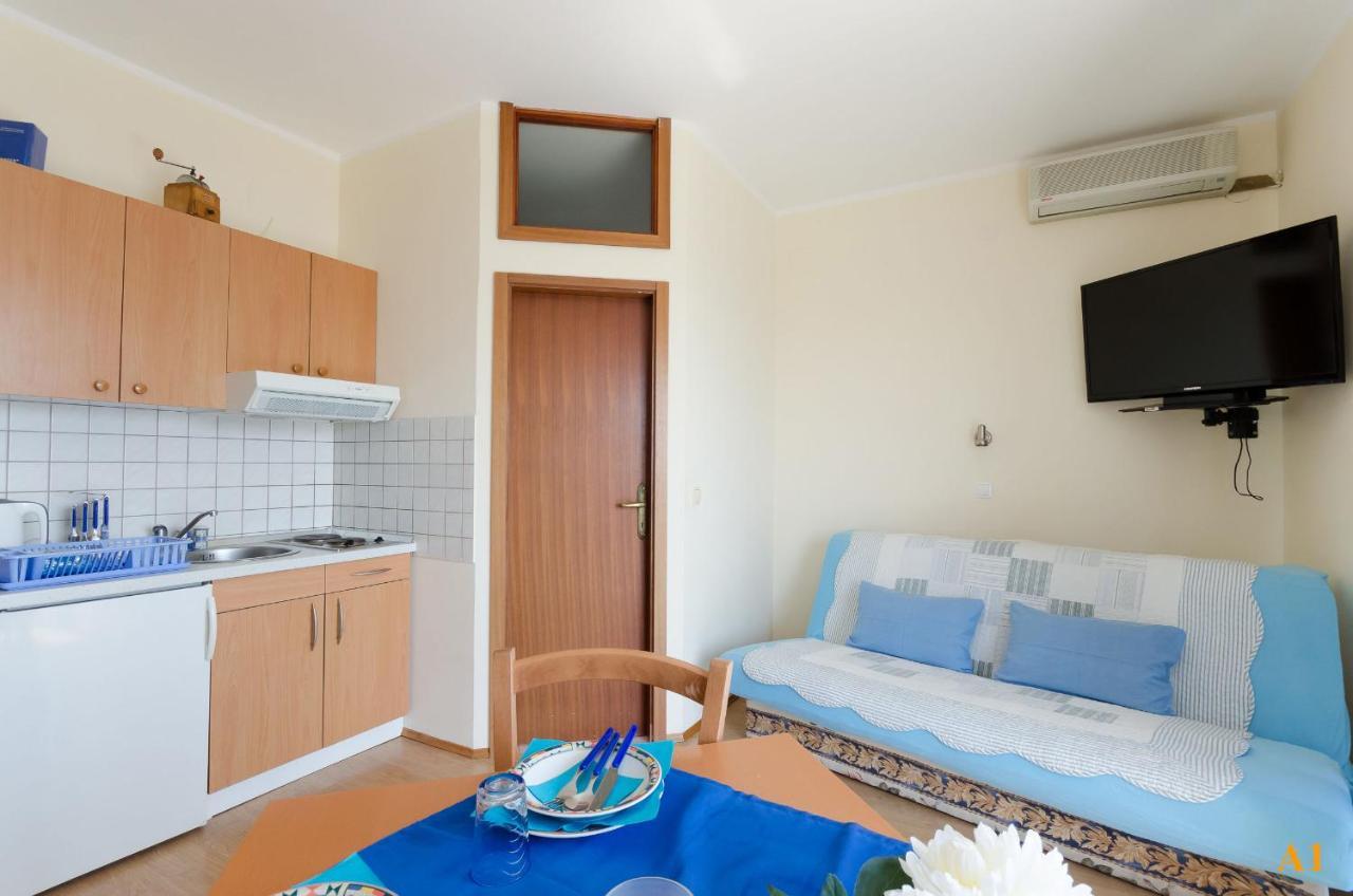 Apartments And Room Drazen Novi Vinodolski Ngoại thất bức ảnh