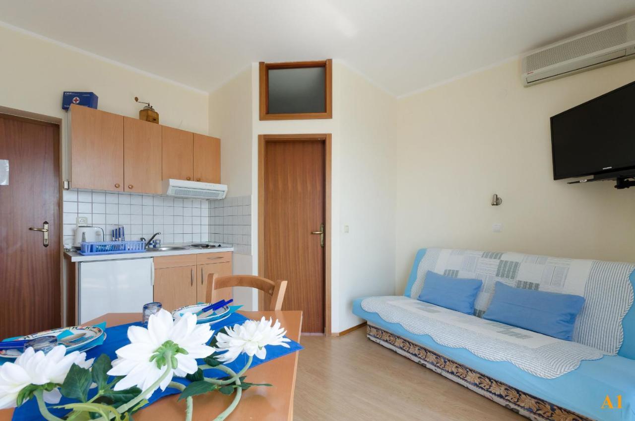 Apartments And Room Drazen Novi Vinodolski Ngoại thất bức ảnh