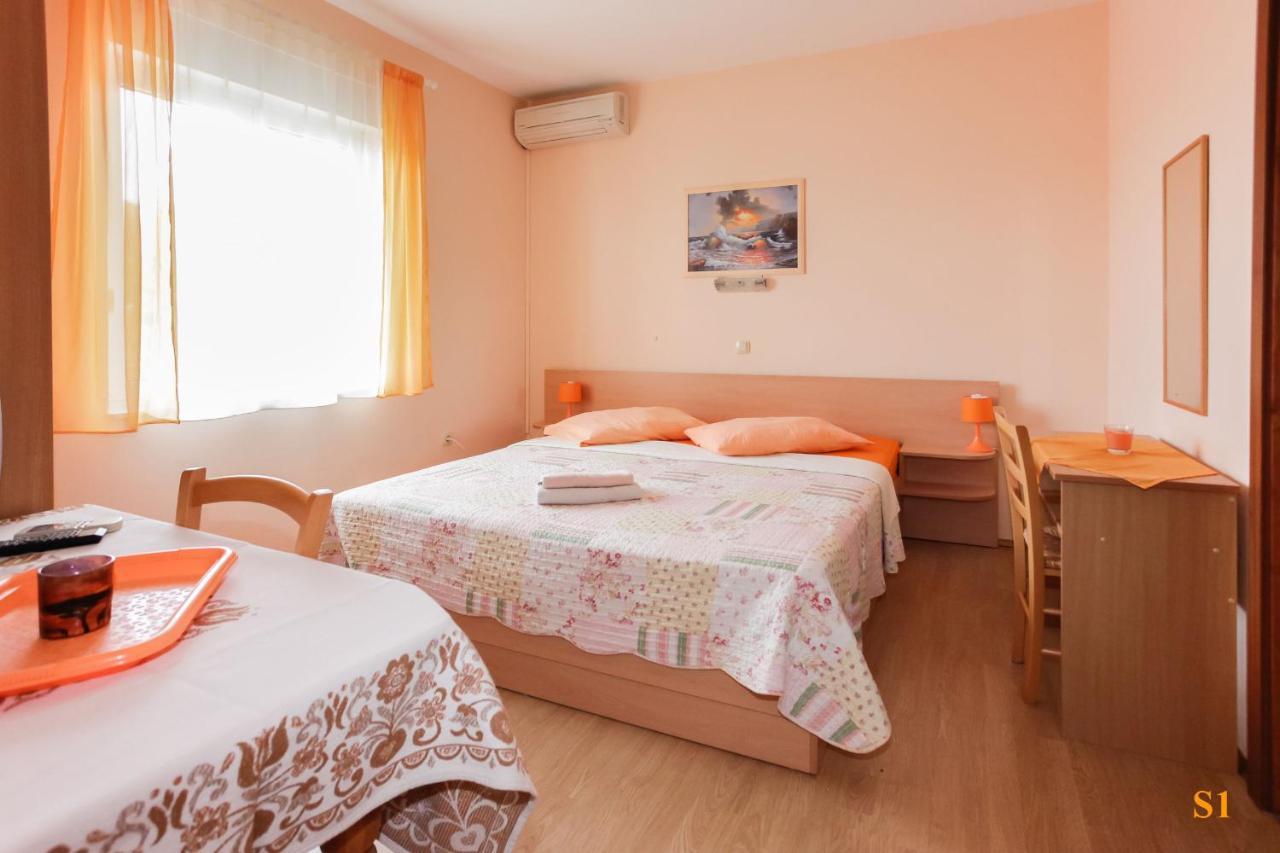 Apartments And Room Drazen Novi Vinodolski Ngoại thất bức ảnh